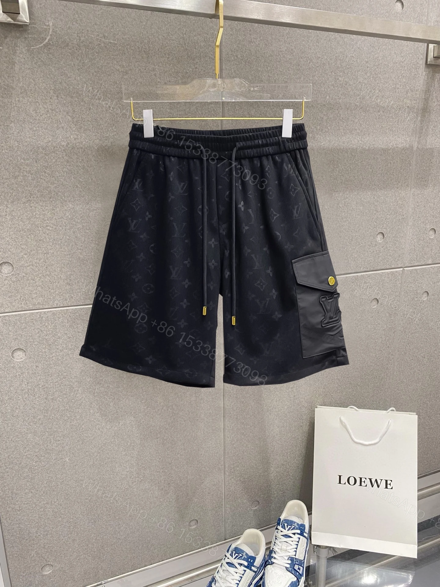 LV 高仿滿版Monogram印花短褲 綠黑撞色設計 潮流運動休閒款 — view 1