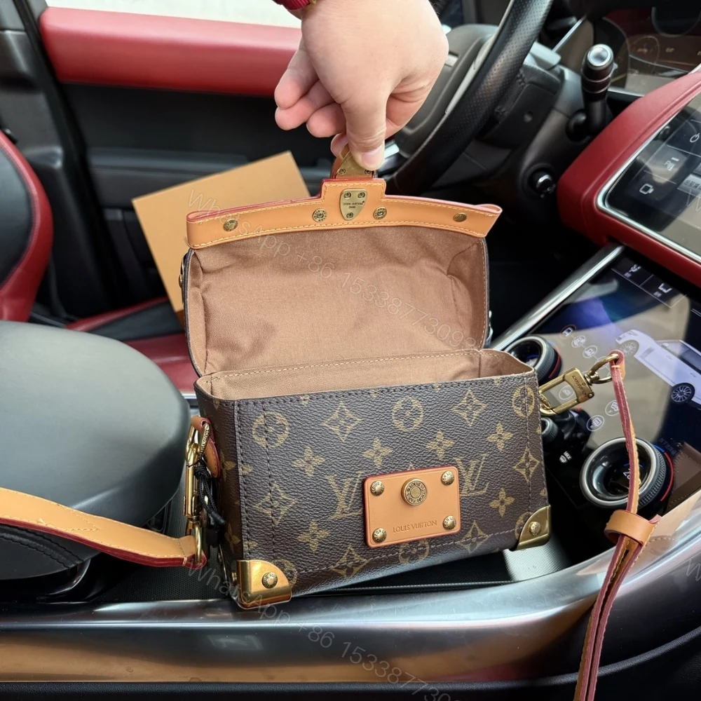 View 4 of Louis Vuitton Soul Trunk Monogram Dust Coated Canvas 19Cm M11535