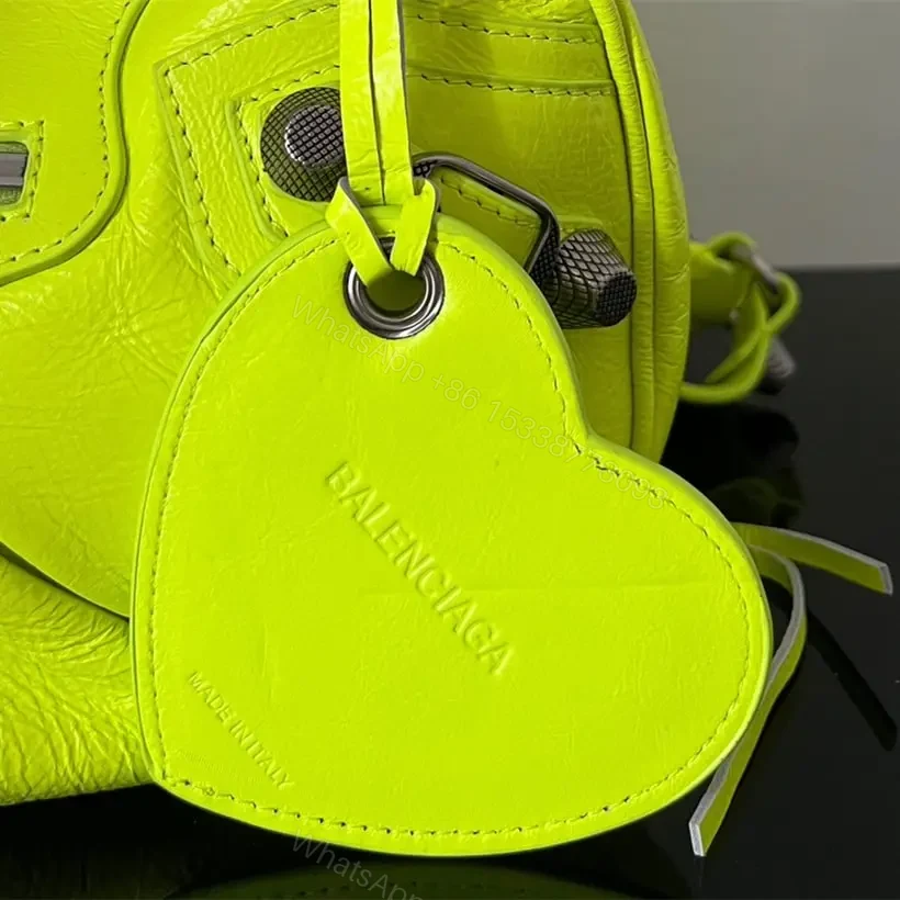 View 18 of 高仿Balenciaga*LeCagole系列餃子包熒光綠S