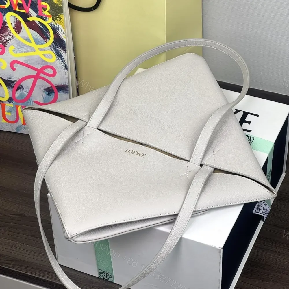View 6 of 高仿Loewe*Fold系列1769小牛皮Tote手袋米灰色中號免檢版