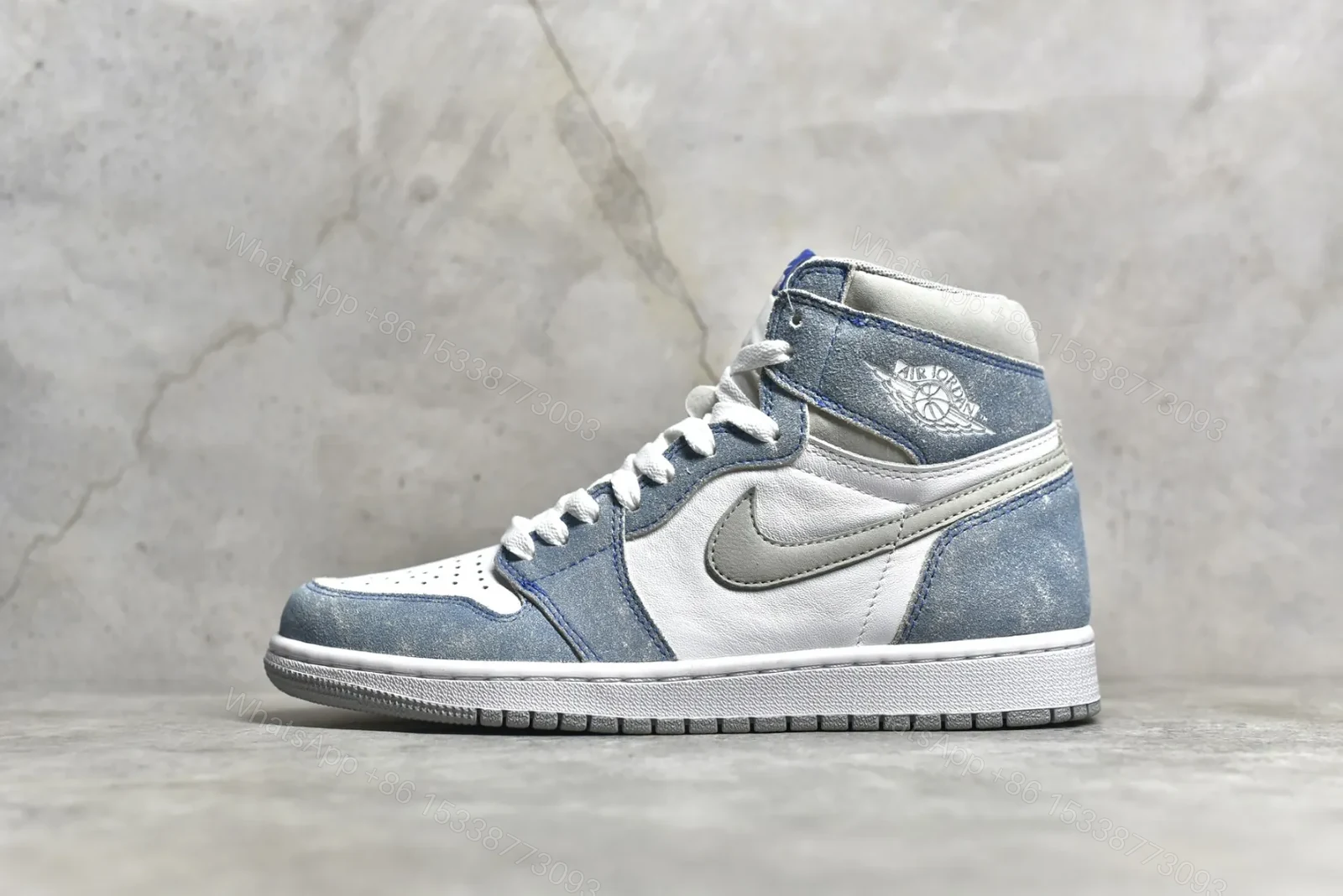 Air Jordan 1 Retro High OG Hyper Royal Reps — view 1