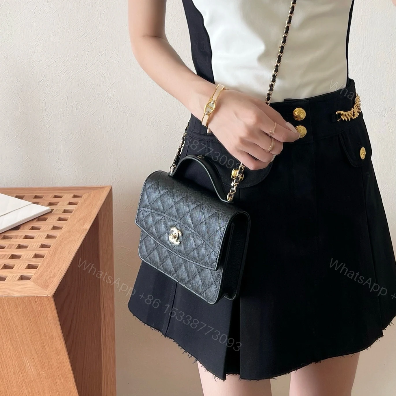 View 11 of 高仿Chanel*25C系列AS4406小球紋牛皮郵差包黑色免檢版