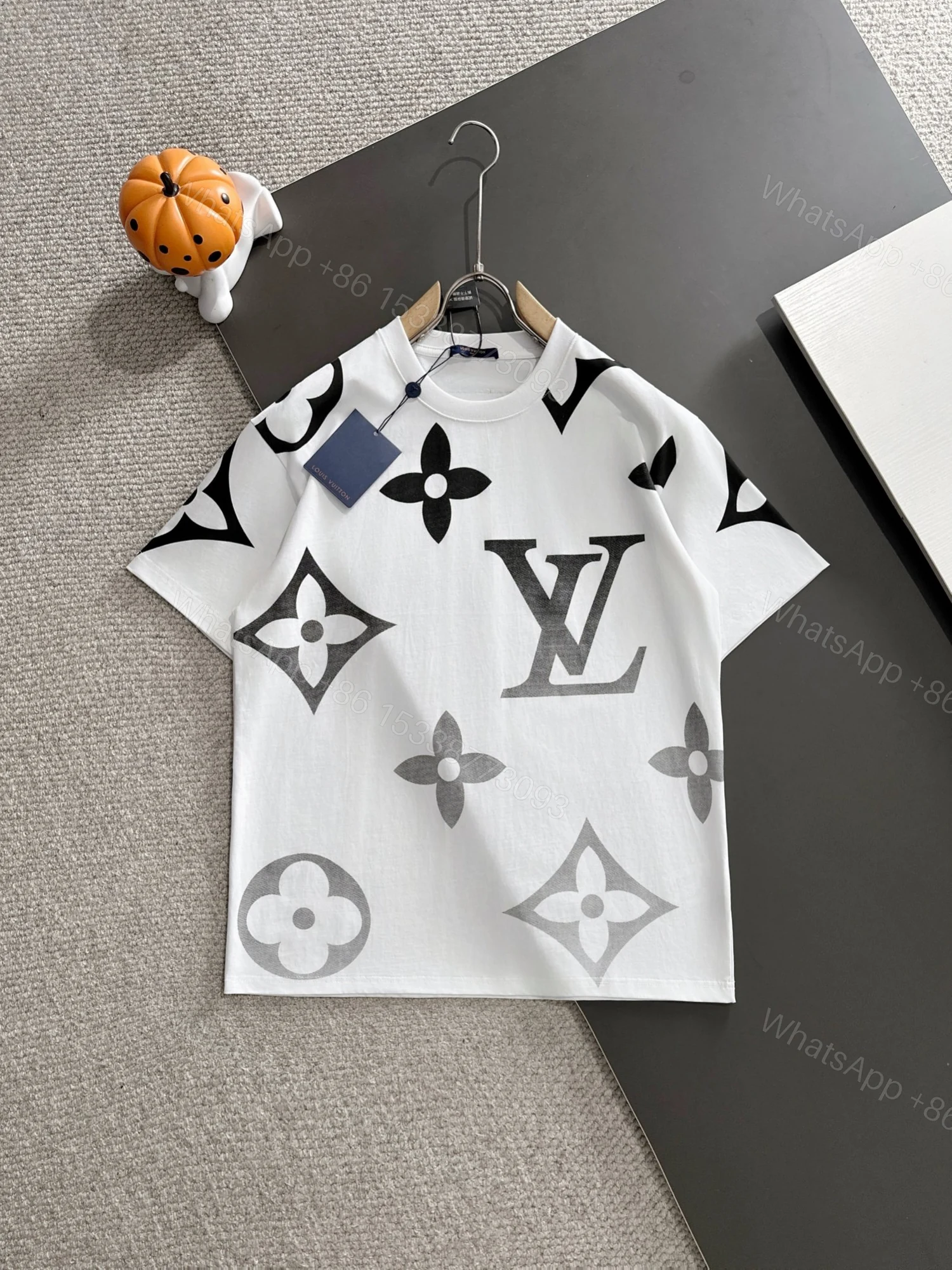 LV 一比一白色短袖T恤 全幅Monogram花紋 經典大Logo款式 — view 1