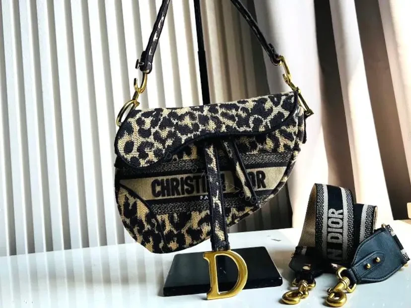 DIOR — view 1