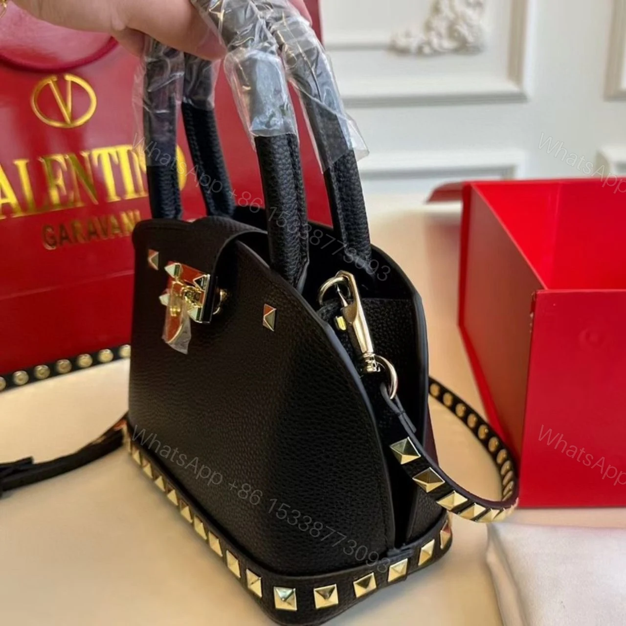 View 4 of VALENTINO GARAVANI ROCKSTUD HANDBAG IN GRAINY CALFSKIN BLACK 21CM