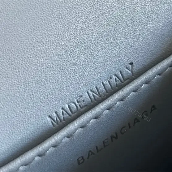 View 15 of 高仿Balenciaga*Nano系列迷你沙漏包藍色