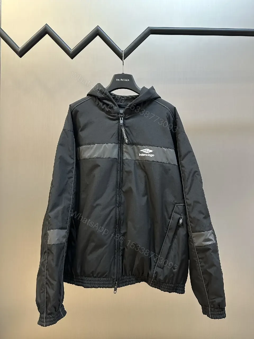 Urban Shield Puffer Jacket: Streamlined Warmth, Sleek Attitude — view 1