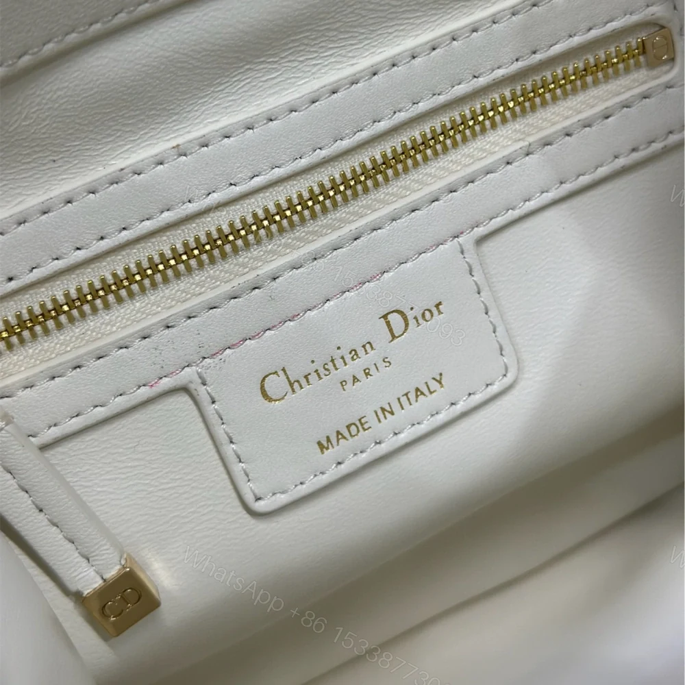 View 9 of 高仿Dior*D-Motion系列M2851M021小牛皮水桶包小號白色免檢版