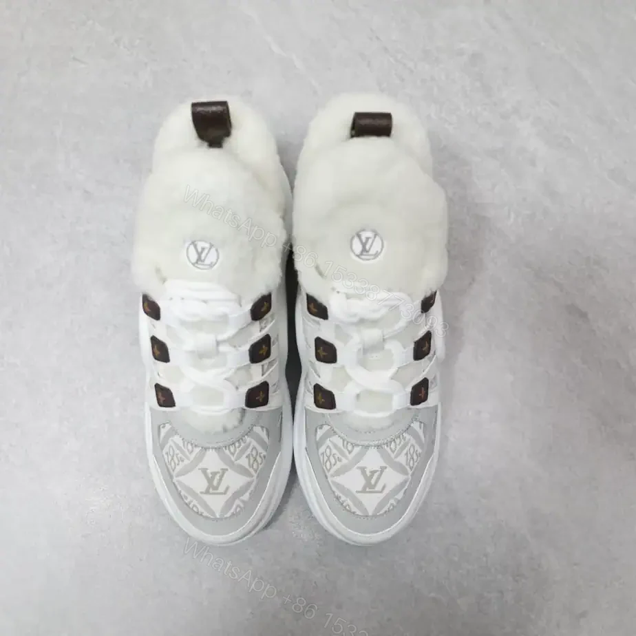 View 2 of LV ARCHLIGHT SNEAKER – LSVM011