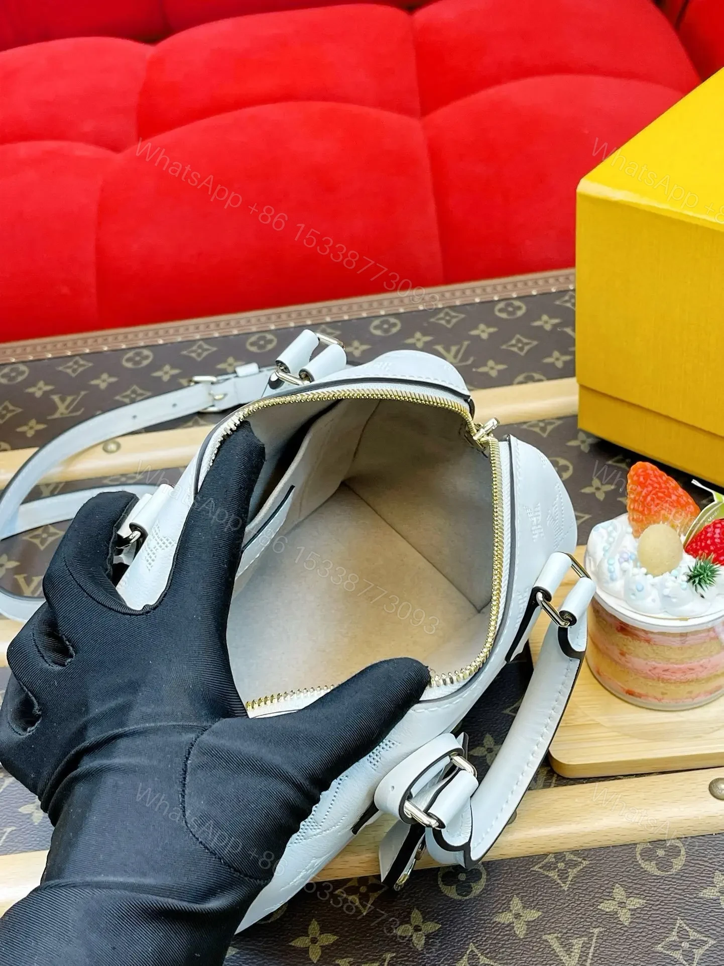 View 4 of Louis Vuitton Speedy Bandoulière 20 handbag