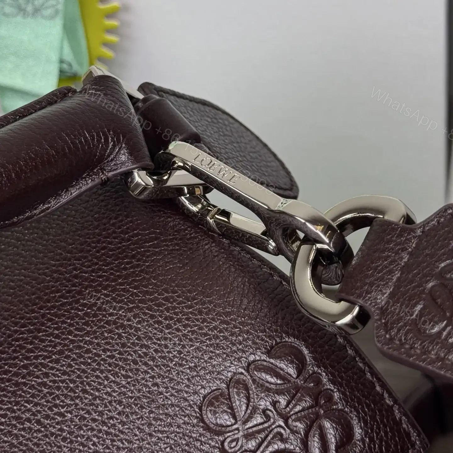 View 10 of 高仿Loewe*Puzzle系列3468鹿皮斜挎包血紫色大號免檢版