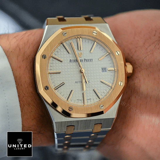 View 6 of Audemars Piguet Royal Oak 15400SR.OO.1220SR.01 Replica
