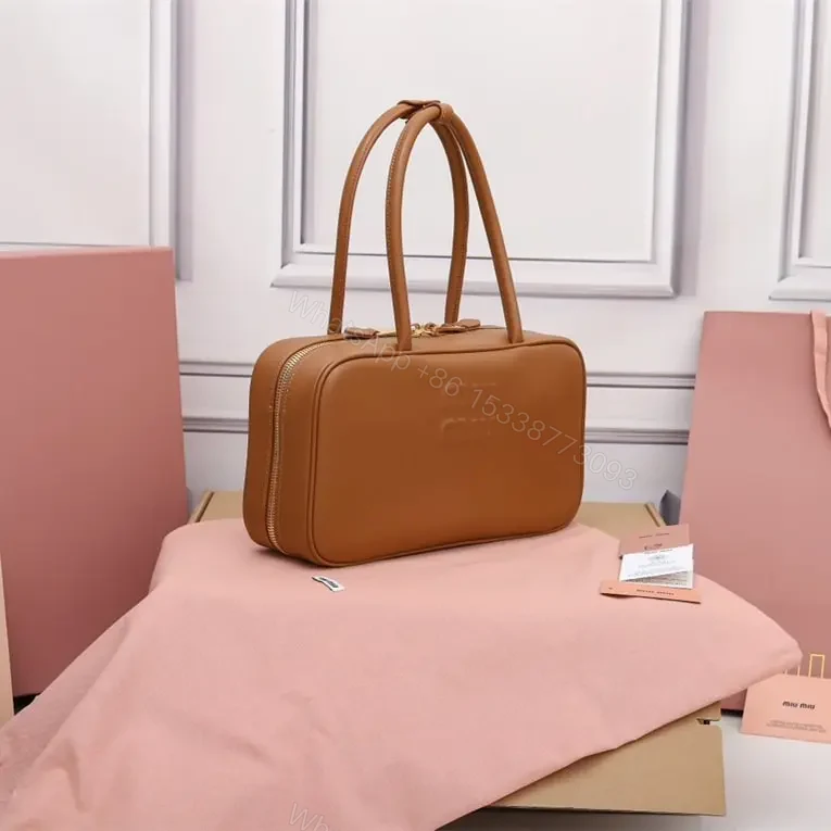 View 3 of 高仿miumiu*5BB172壓紋LOGO手提包小牛皮白蘭地免檢版