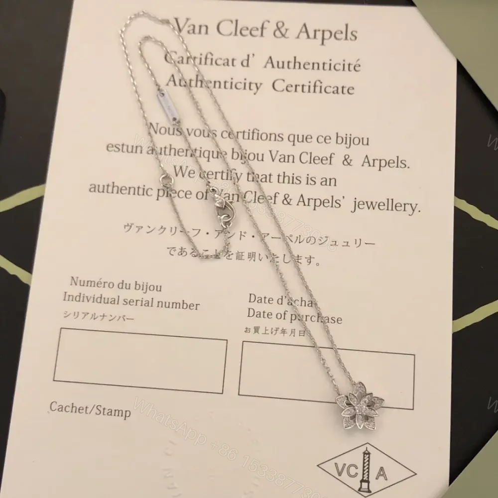 View 7 of 高仿首飾VanCleef&Arpels*RP0ZV00鑽花鏤空耳環