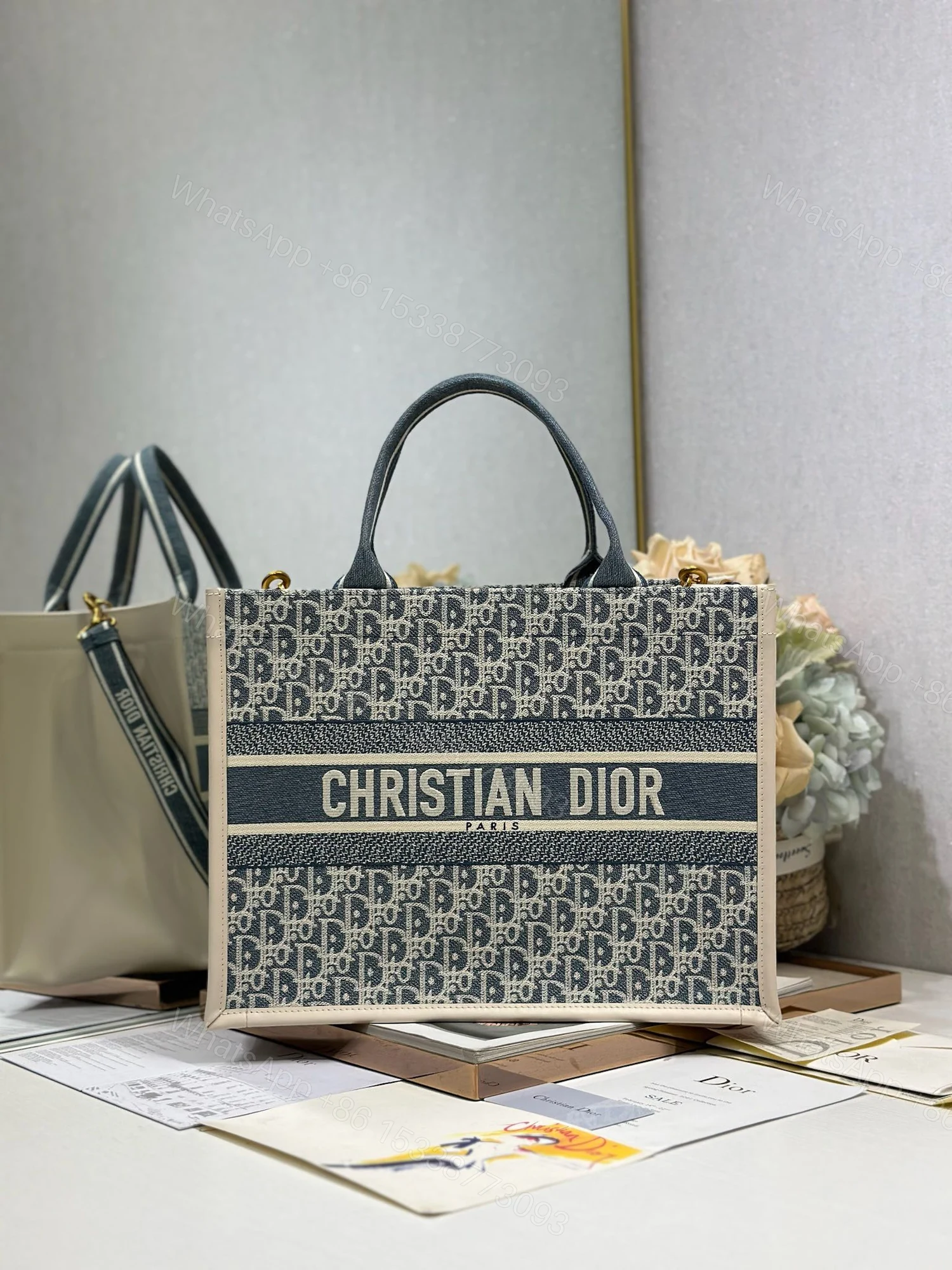 原單Dior Book Tote海軍藍滿版刺繡托特包 經典大尺寸托特設計 — view 1