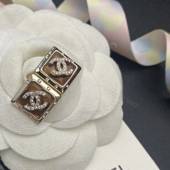 View 2 of EN – Lux Earring Chanel 025