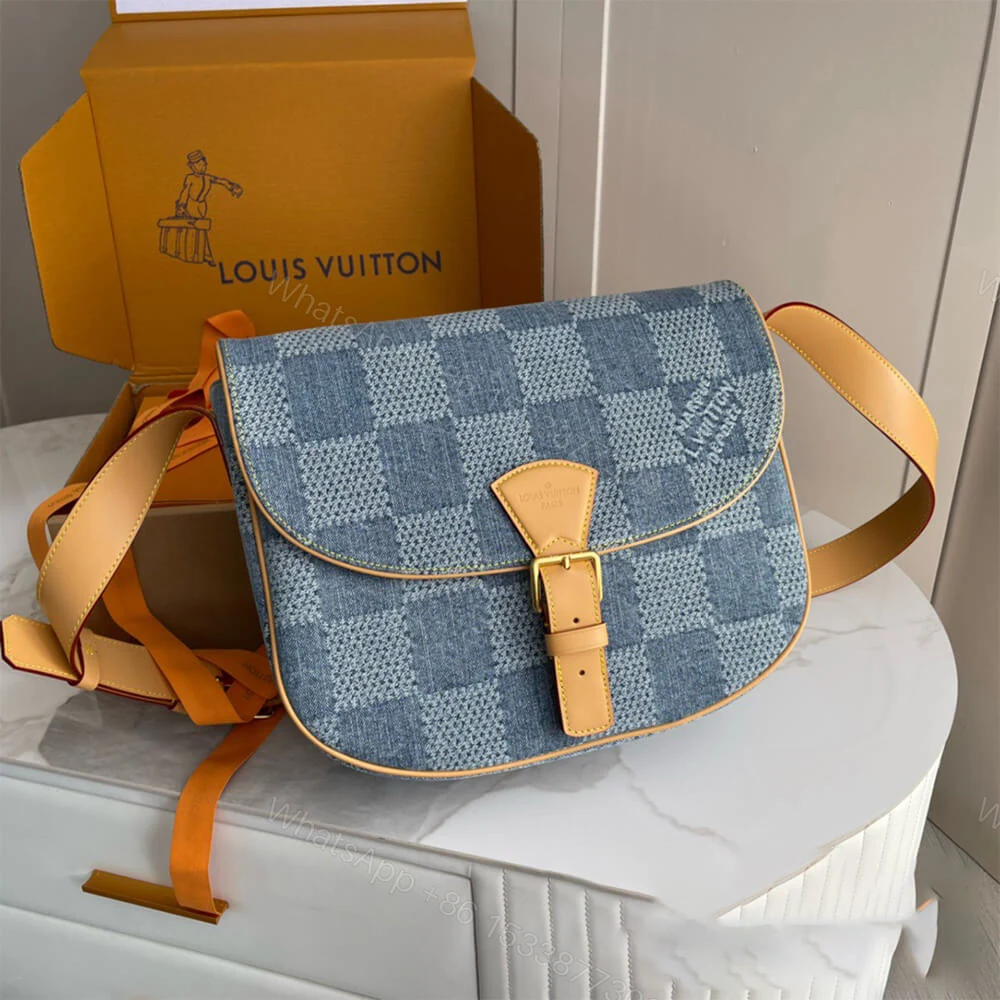 View 2 of LV Bolsa Messenger Montsouris MM