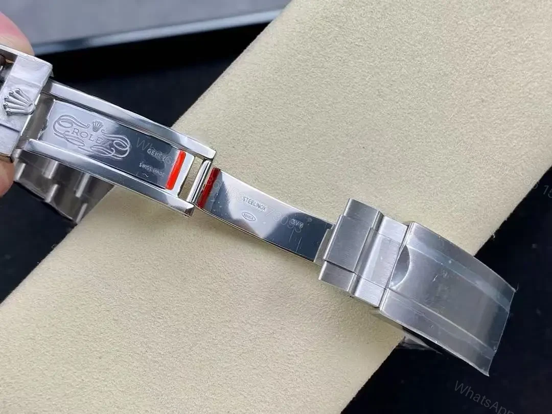 View 9 of Rolex Submariner Date 41mm ( 2025 ) 126610NL Replica