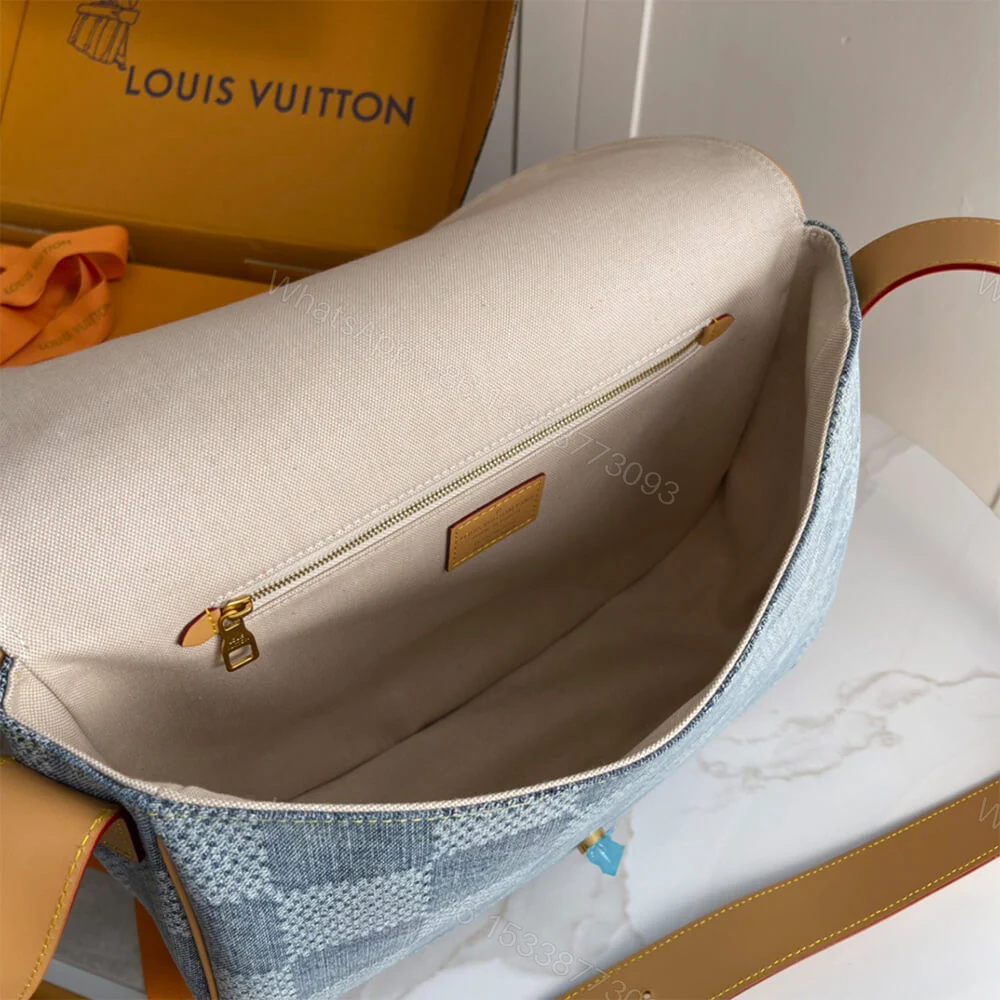 View 8 of LV Bolsa Messenger Montsouris MM