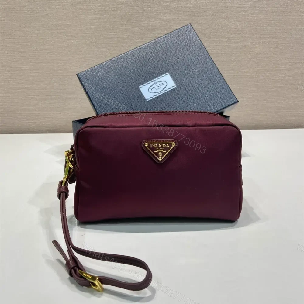 高仿Prada*RE-Nylon系列1NS021手拿包酒紅色小號免檢版 — view 1