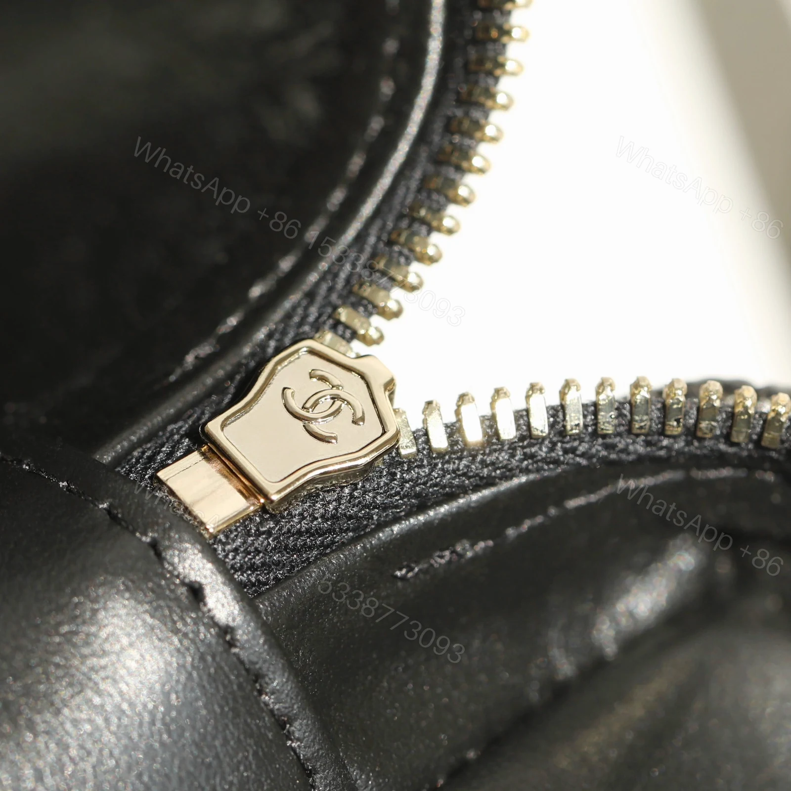 View 23 of 高仿Chanel*25C系列AP4385新款盒子包小球紋牛皮免檢版