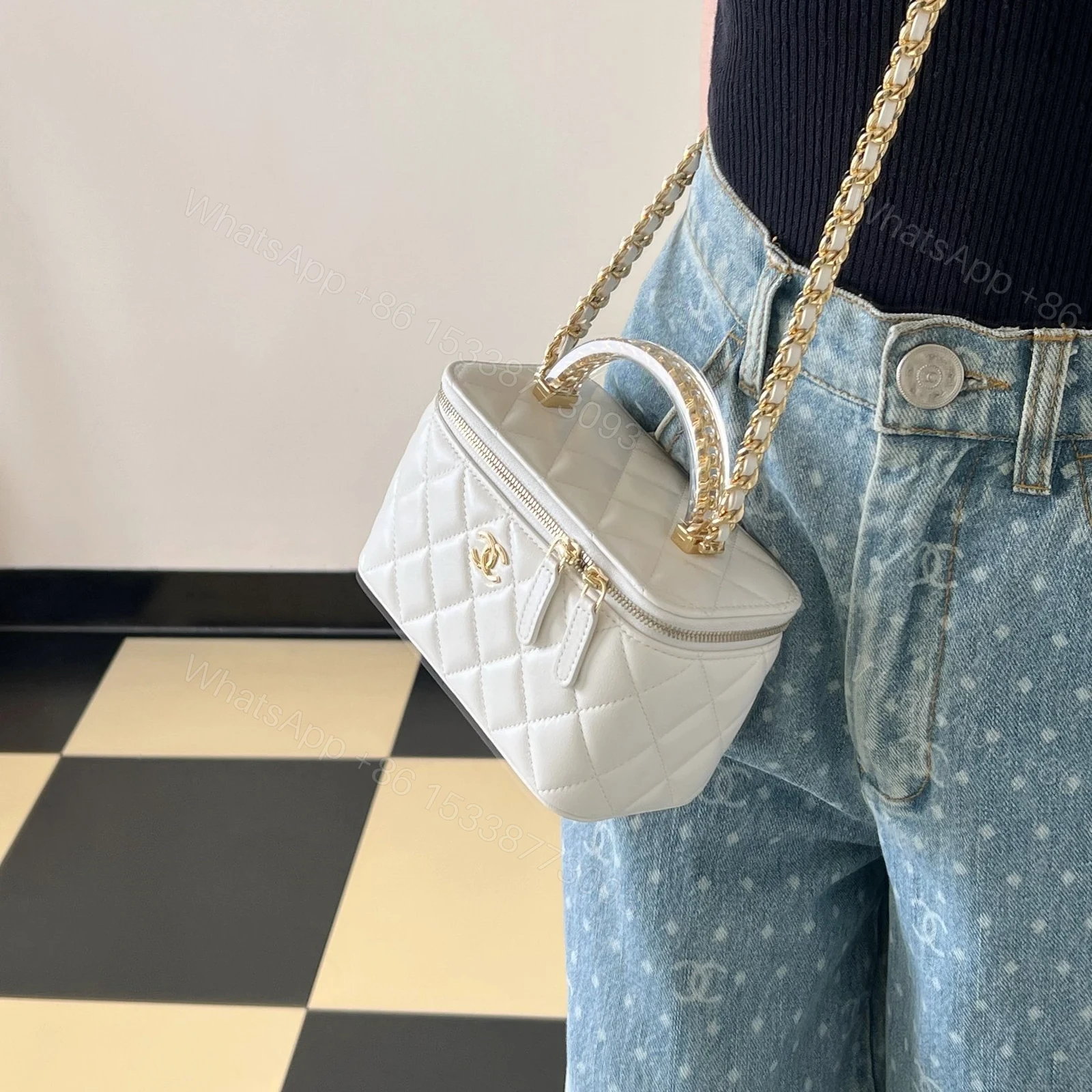 View 15 of 高仿Chanel*24S系列AS3765手柄盒子包白色免檢版