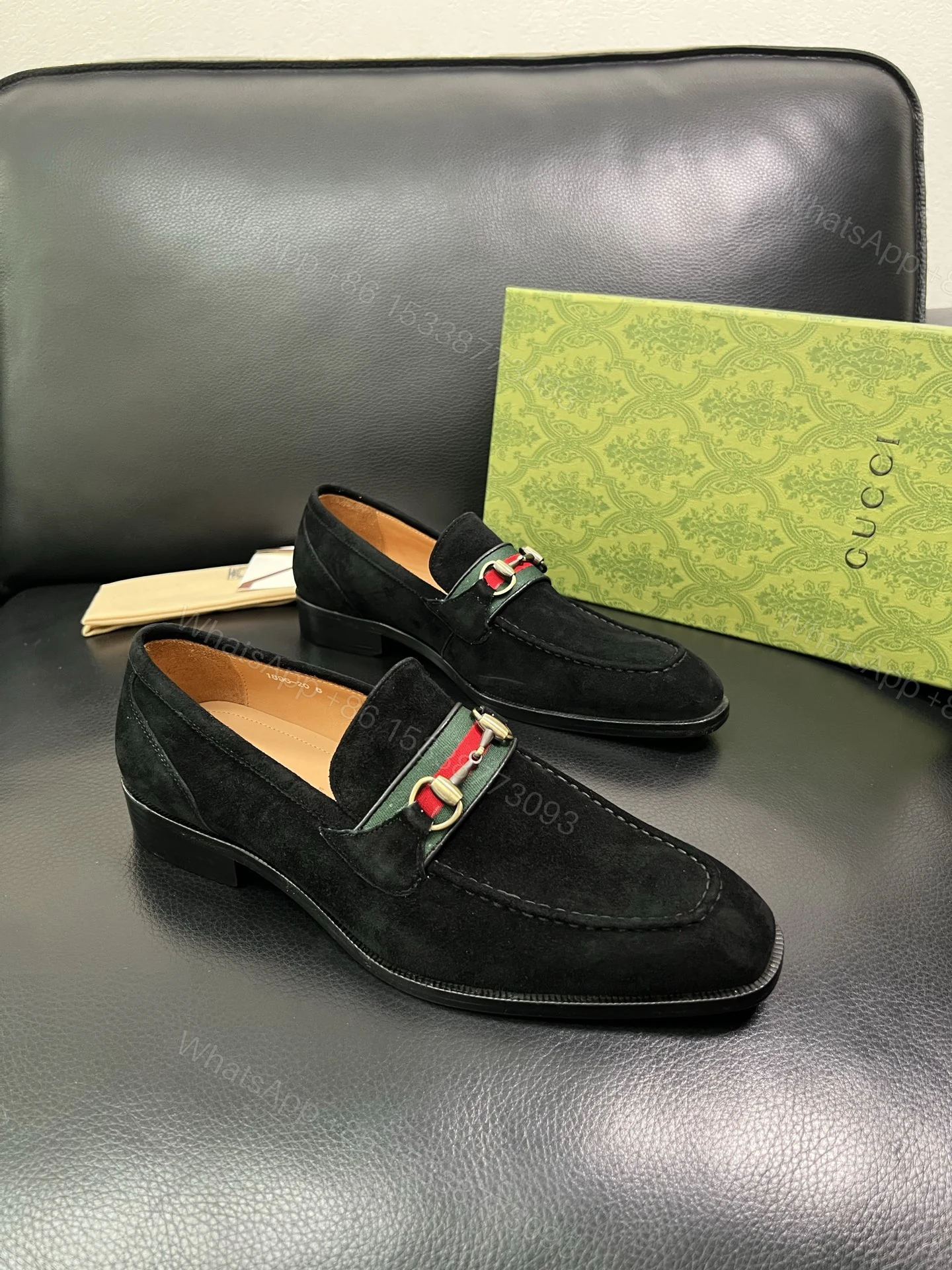 Gucci 高仿男士麂皮樂福鞋 黑色紅綠織帶 經典品牌元素復刻款 — view 1