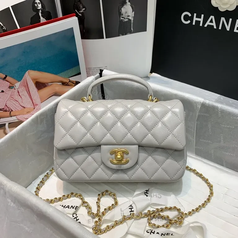 Chic Quilted Mini Bag with Gold Clasp â€“ Luxury Everyday Bag — view 1
