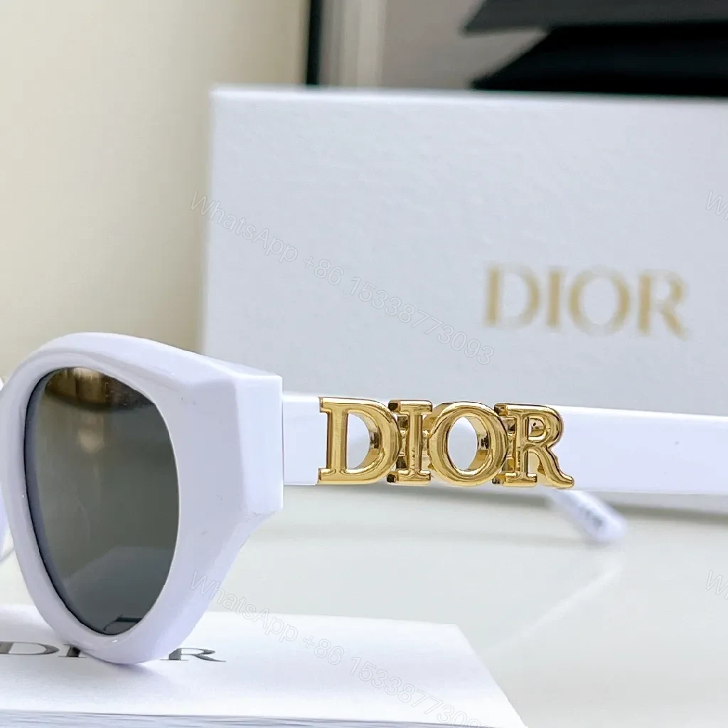 View 9 of Cat-eye Clásico Moderno Boost Sunglasses—Polarized, Gold Accents