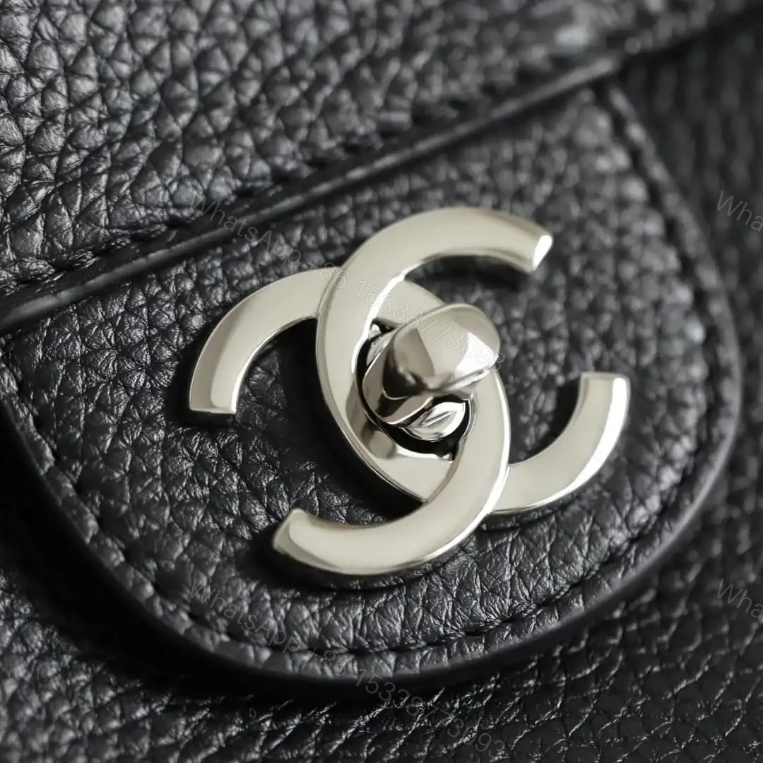 View 14 of 高仿Chanel*26S系列AS6233粒面小牛皮翻蓋包黑色超大號免檢版