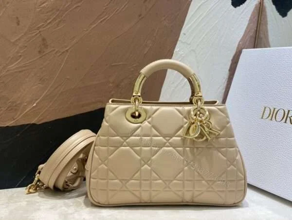 Dior Lady Woman’s Like Auth Handbags Beige Smooth Leather 24x18cm — view 1
