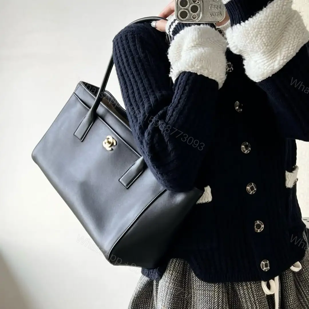 View 20 of 高仿Chanel*26S系列AS6243小牛皮單肩包小號黑色免檢版