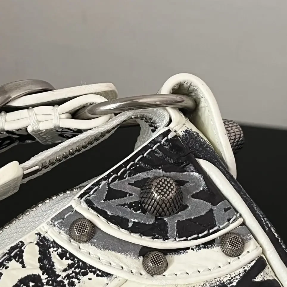 View 14 of 高仿Balenciaga*LeCagole系列餃子包塗鴉XS