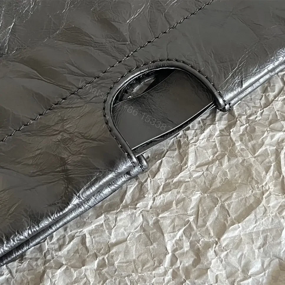 View 13 of 高仿Balenciaga2023年新款Crushtote垃圾袋大號