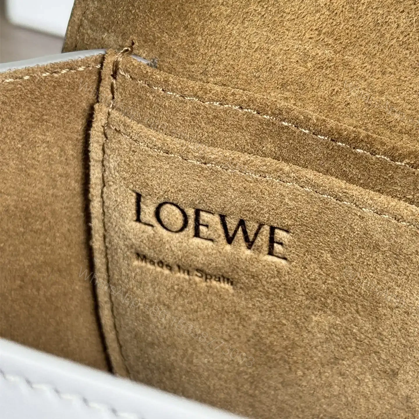 View 12 of 高仿Loewe*Gate系列1150小牛皮斜挎包珠光灰Mini免檢版