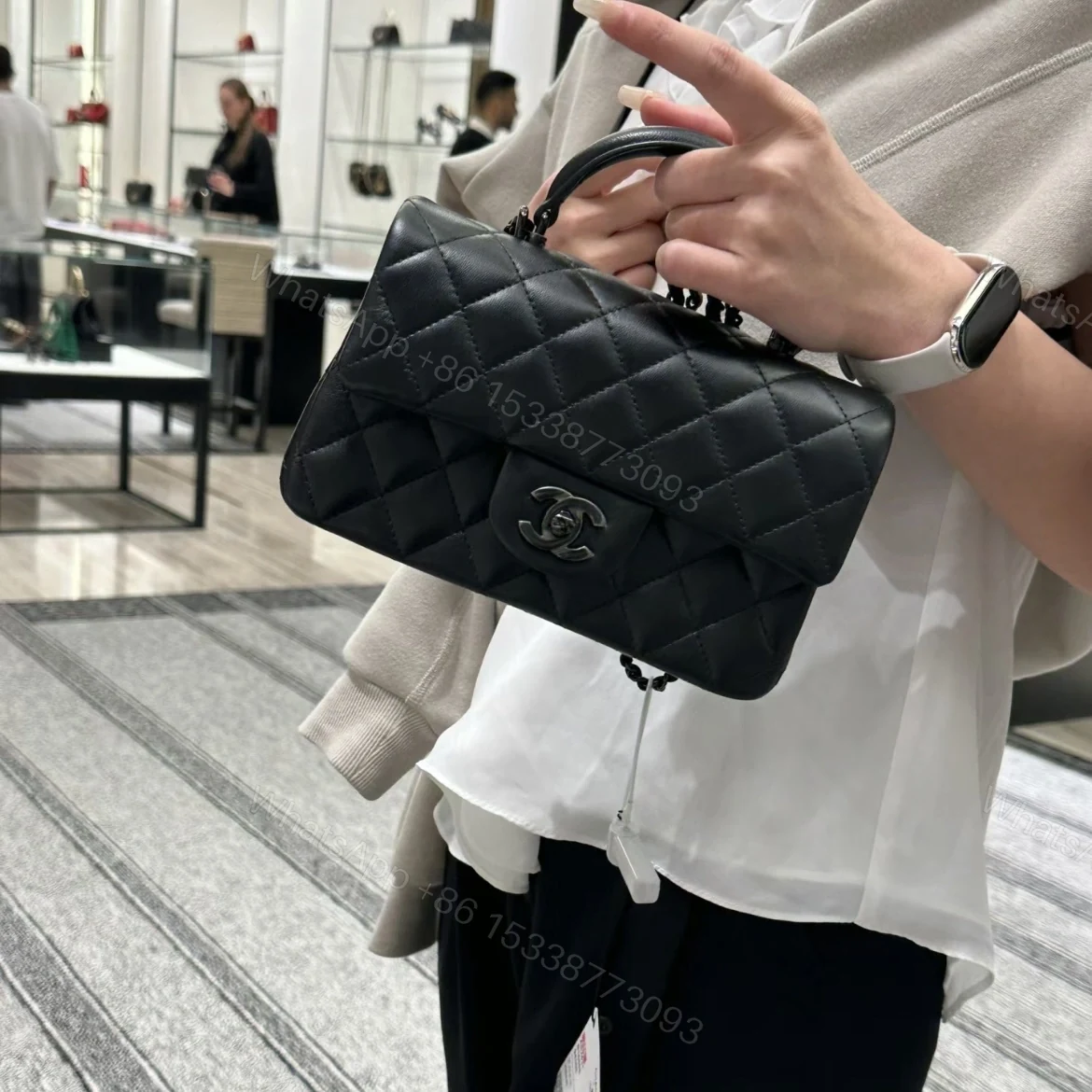 View 20 of 高仿Chanel24A*CF系列AS2431小羊皮手柄包免檢版
