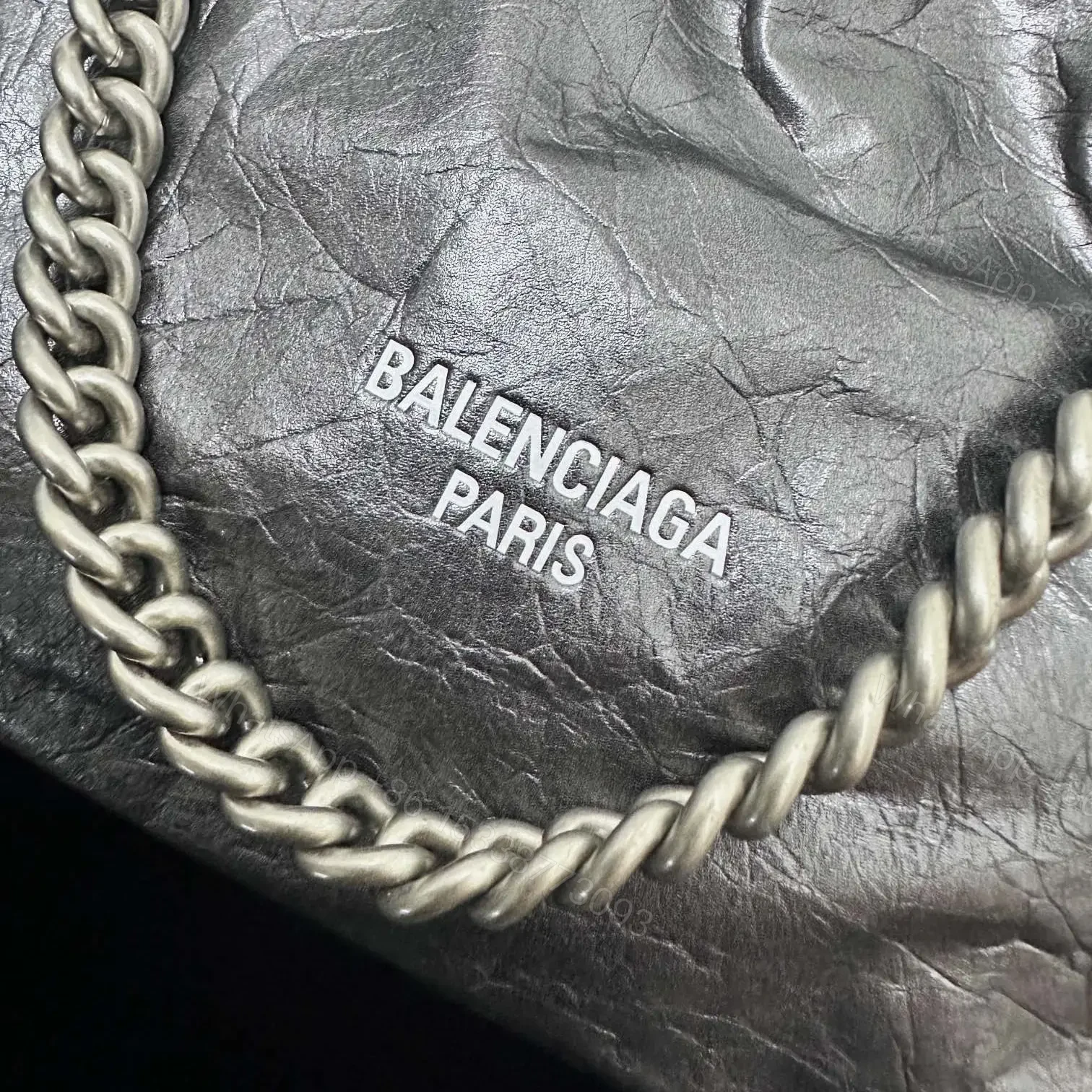View 13 of 高仿Balenciaga2023Crushtote褶皺牛皮購物袋大號
