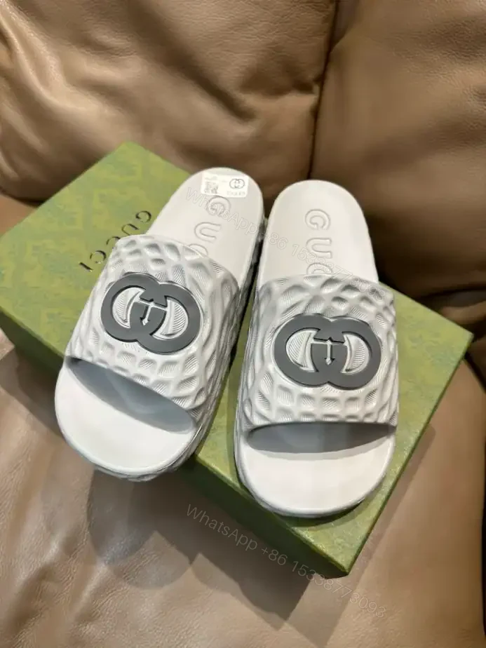 GUCCI MEN’S INTERLOCKING G SLIDE SANDAL – SDG024 — view 1