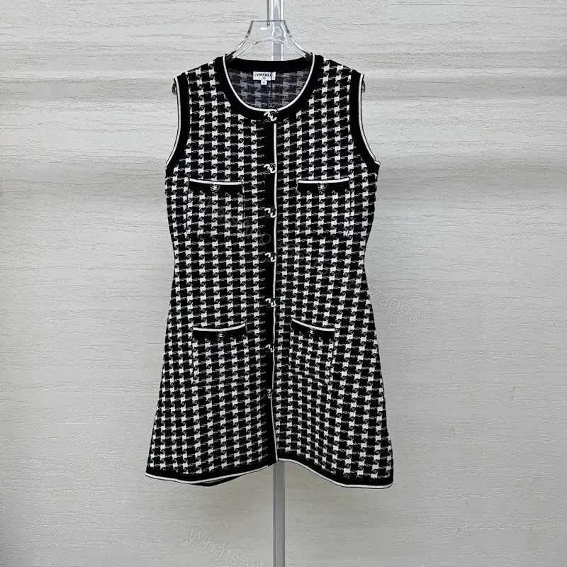 Chic Textured Sleeveless Dress with Bold Houndstooth Pattern — view 1
