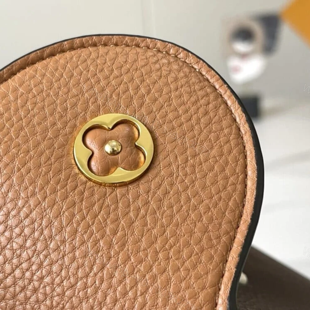 View 5 of Louis Vuitton Capucines BB Black Arizona 27Cm M59466
