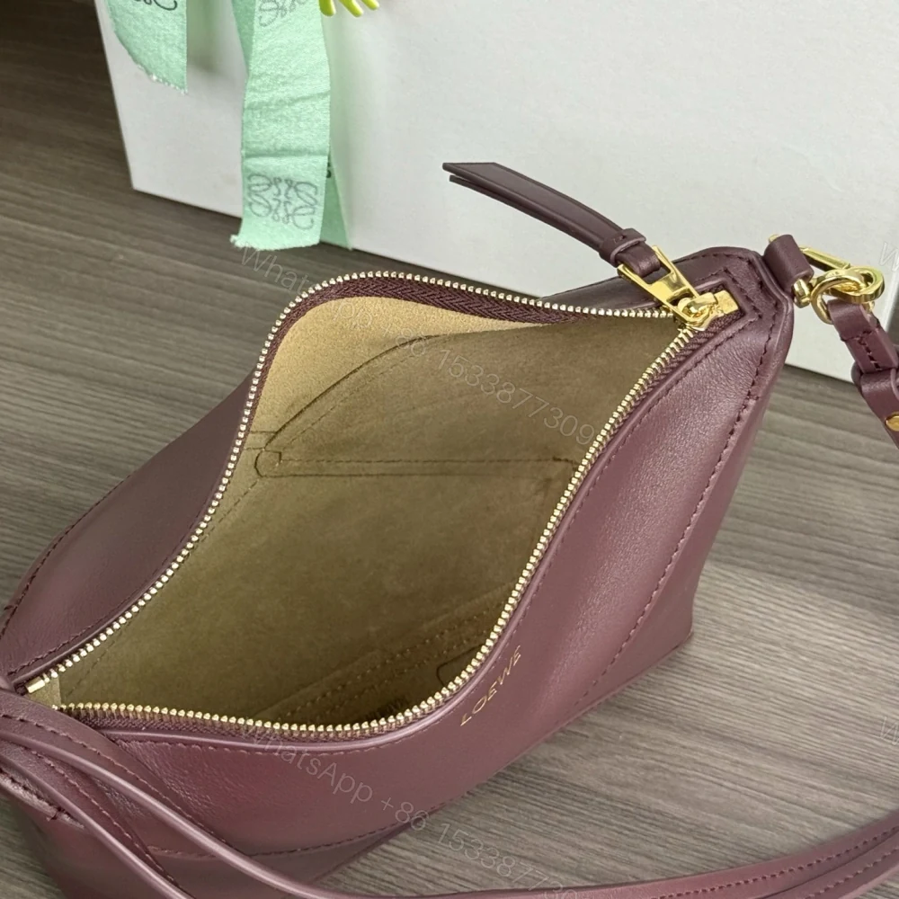 View 10 of 高仿Loewe*Fold系列7240小牛皮手提單肩包酒紅色免檢版