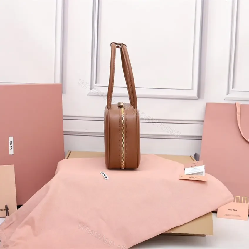 View 4 of 高仿miumiu*5BB172壓紋LOGO手提包小牛皮棕色免檢版