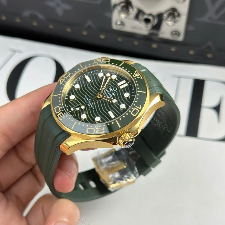 View 4 of Omega Seamaster Diver 300M Green Replica