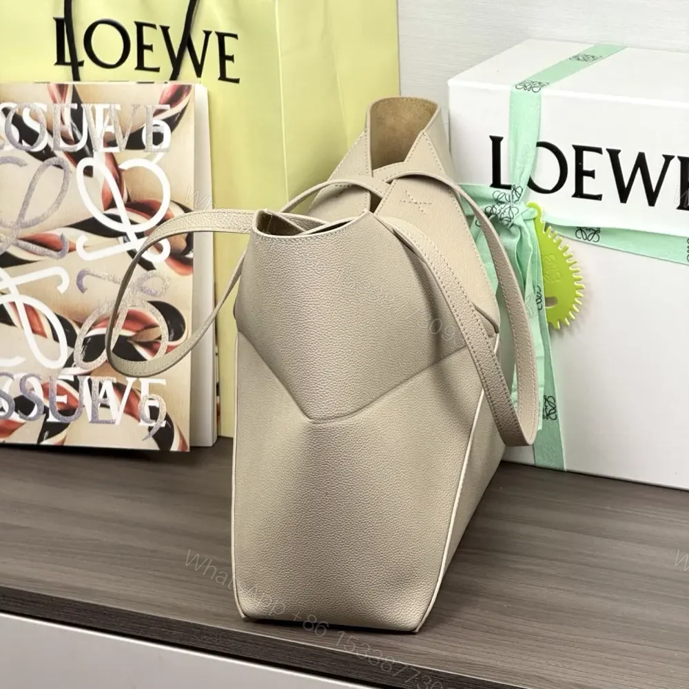 View 4 of 高仿Loewe*Fold系列5541幾何Tote包陶土色中號免檢版