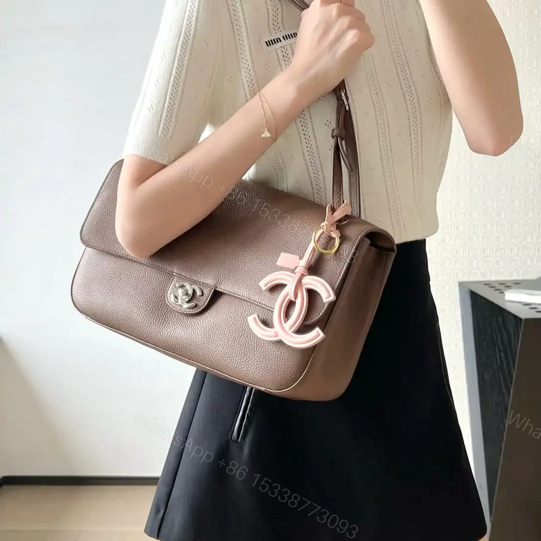 View 26 of 高仿Chanel*26S系列AS6231粒面小牛皮翻蓋包淺棕色大號免檢版