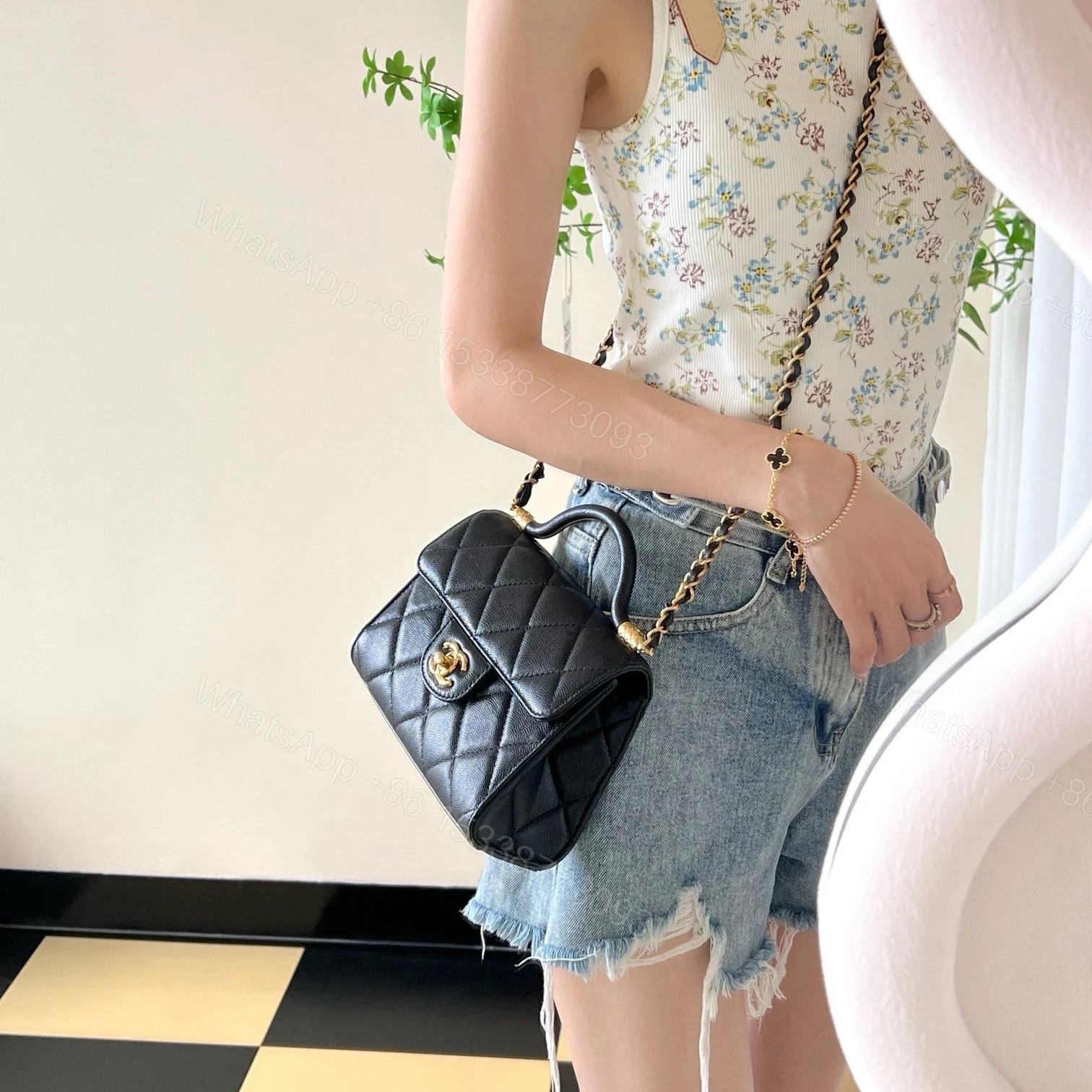 View 11 of 高仿Chanel*24A系列AS4956翻蓋斜挎單肩包免檢版