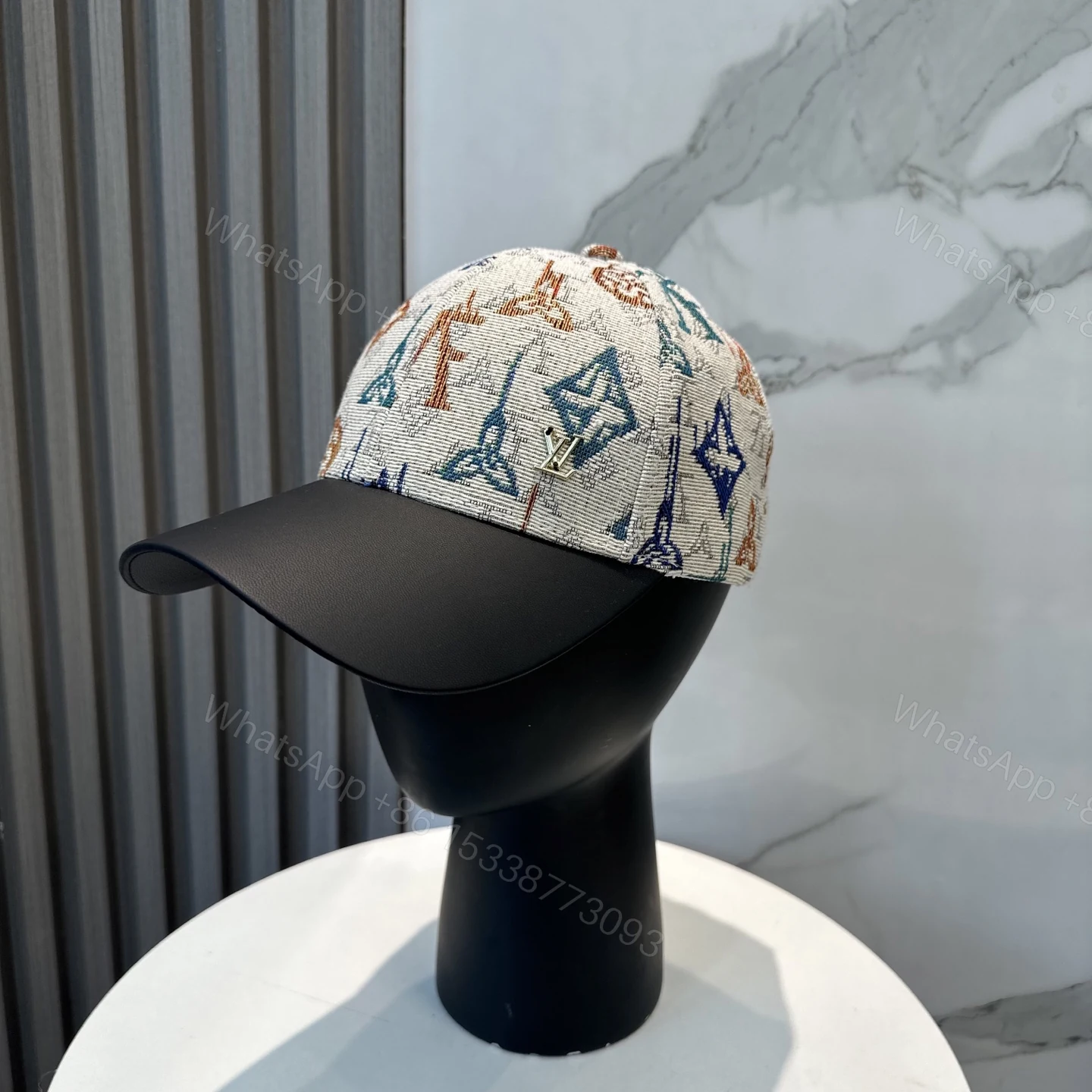 LV 一比一織紋彩色Logo棒球帽 個性設計多色亮眼 — view 1