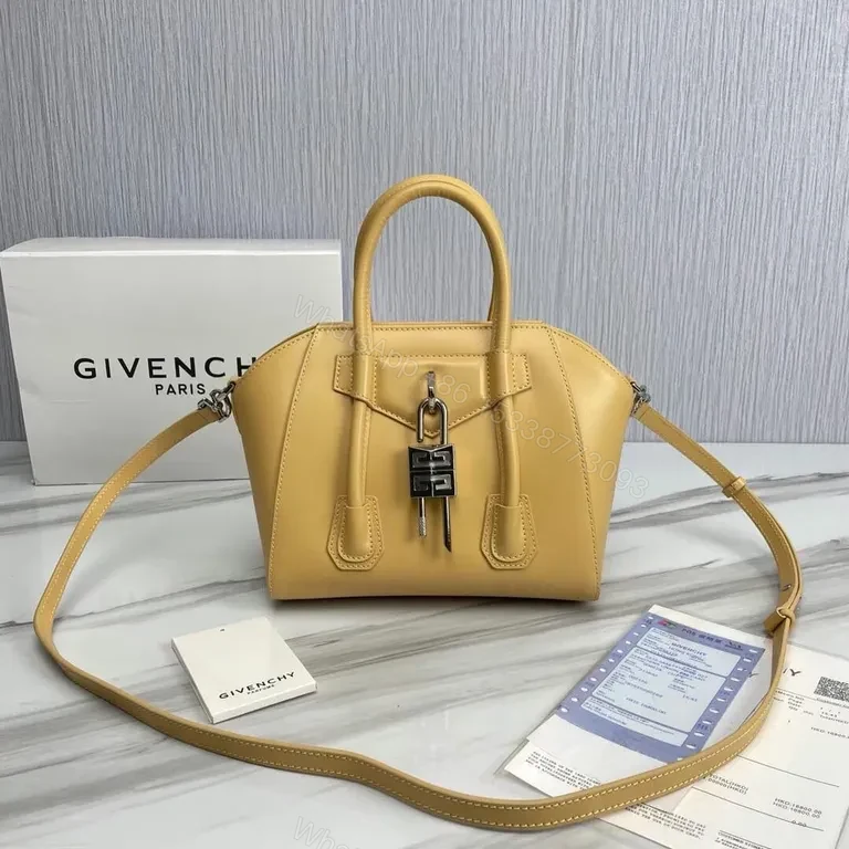 Structured Butter Leather Bag: Sleek, All-Day Carry-Refined — view 1