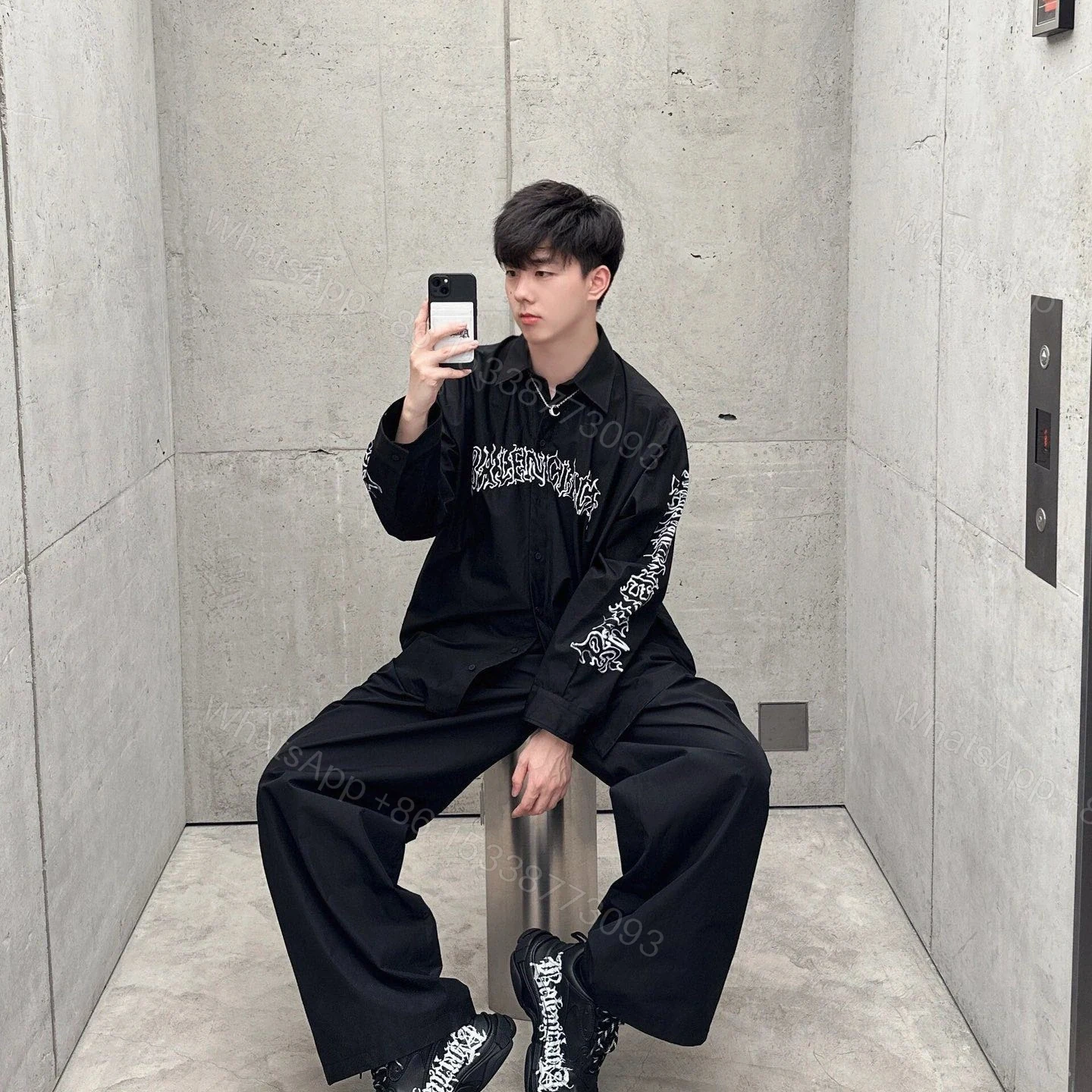 View 17 of 高仿Balenciaga*SS24NewYear系列773374長袖襯衫黑色