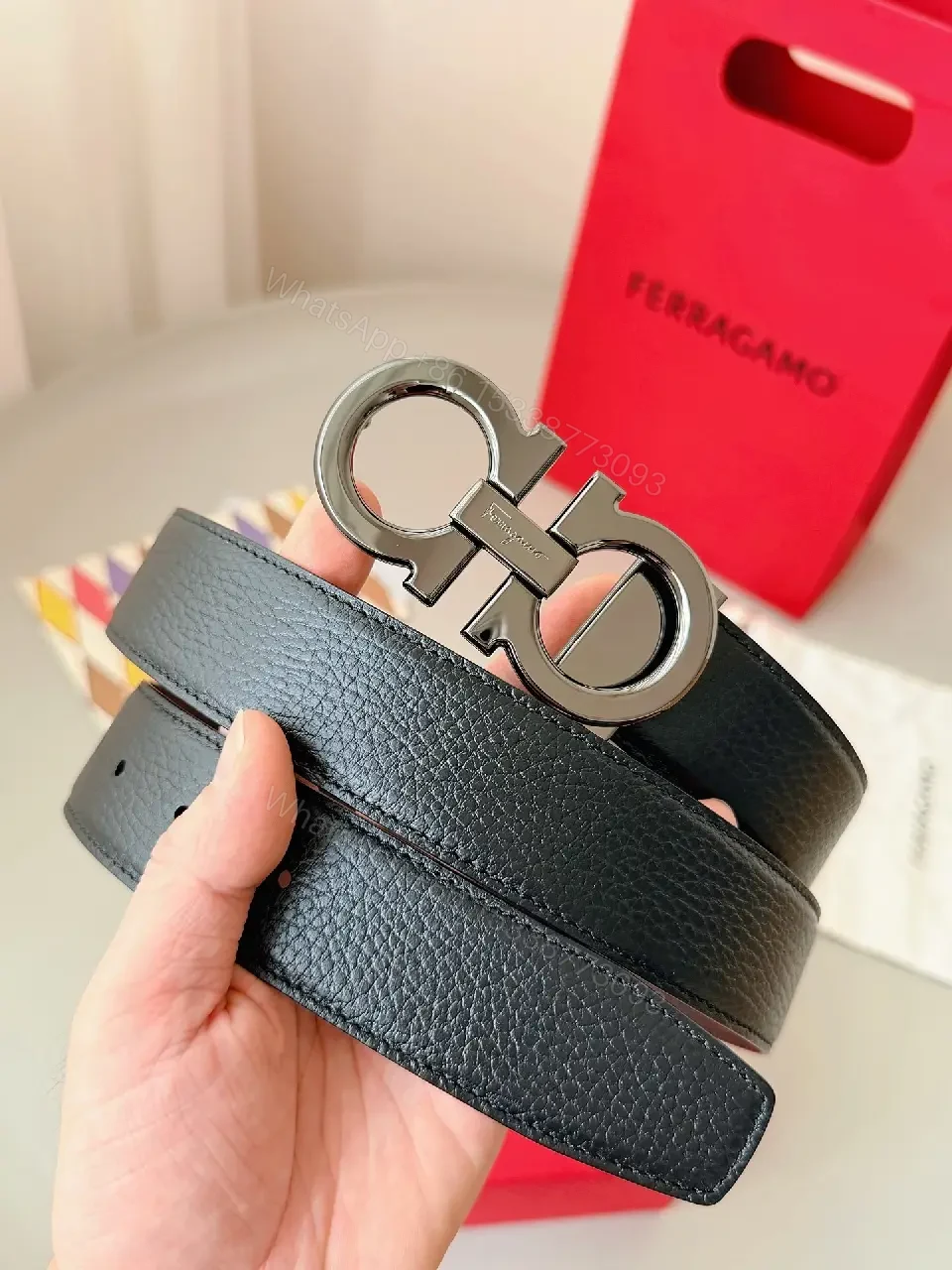 Silk-Soft Leather Belt with Signature Buckle – Modern Texture — view 1